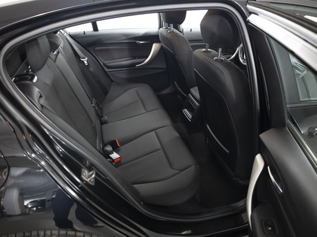 BMW Serie 1 118i color Negro. Año 2019. 100KW(136CV). Gasolina. En concesionario BMW Fuenteolid Valladolid de Valladolid