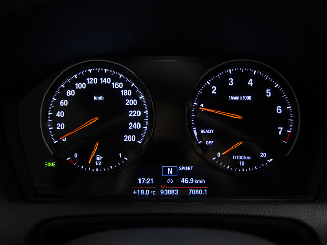 BMW Serie 1 118i color Negro. Año 2019. 100KW(136CV). Gasolina. En concesionario BMW Fuenteolid Valladolid de Valladolid