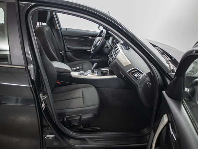 BMW Serie 1 118i color Negro. Año 2019. 100KW(136CV). Gasolina. En concesionario BMW Fuenteolid Valladolid de Valladolid