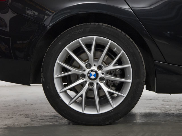 BMW Serie 1 118i color Negro. Año 2019. 100KW(136CV). Gasolina. En concesionario BMW Fuenteolid Valladolid de Valladolid