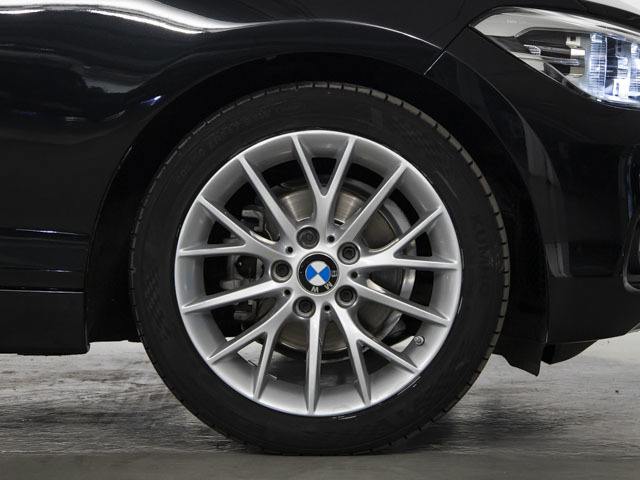 BMW Serie 1 118i color Negro. Año 2019. 100KW(136CV). Gasolina. En concesionario BMW Fuenteolid Valladolid de Valladolid