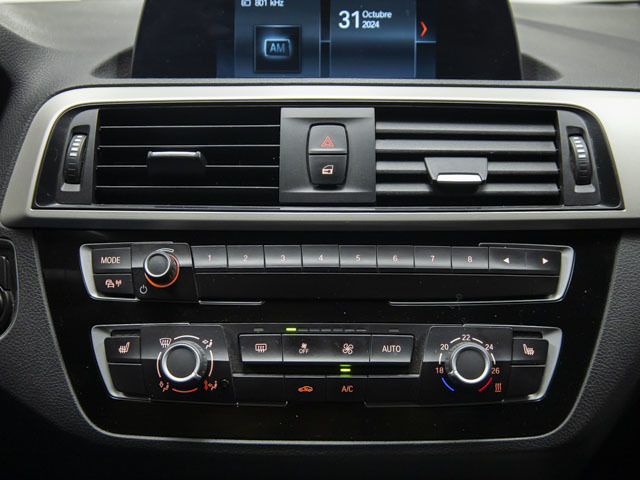 BMW Serie 1 118i color Negro. Año 2019. 100KW(136CV). Gasolina. En concesionario BMW Fuenteolid Valladolid de Valladolid