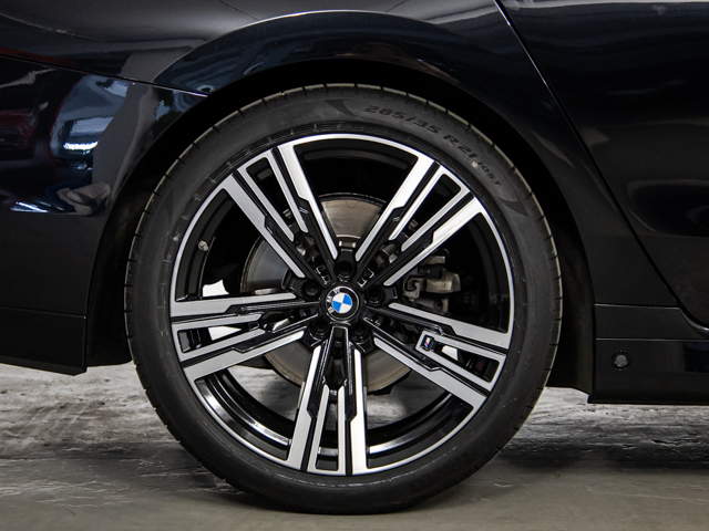 BMW Serie 7 740d color Negro. Año 2023. 220KW(299CV). Diésel. En concesionario BMW Fuenteolid Valladolid de Valladolid