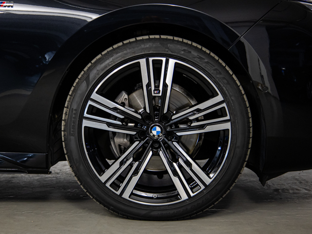 BMW Serie 7 740d color Negro. Año 2023. 220KW(299CV). Diésel. En concesionario BMW Fuenteolid Valladolid de Valladolid