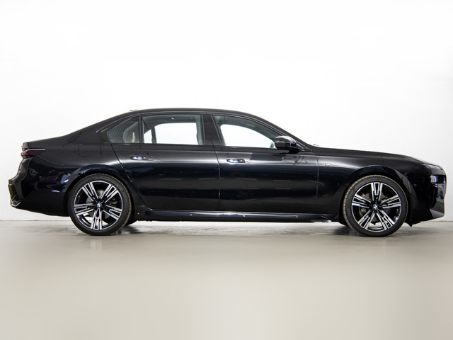 BMW Serie 7 740d color Negro. Año 2023. 220KW(299CV). Diésel. En concesionario BMW Fuenteolid Valladolid de Valladolid