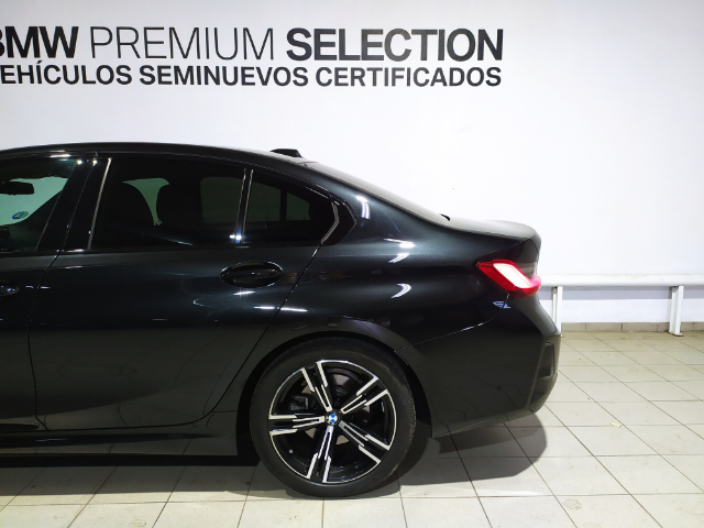 BMW Serie 3 318d color Negro. Año 2024. 110KW(150CV). Diésel. En concesionario Hispamovil Elche de Alicante