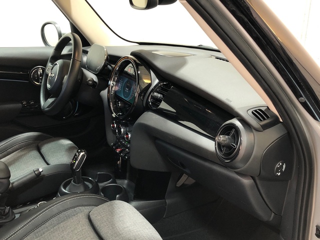 fotoG 7 del MINI MINI 5 Puertas Cooper 100 kW (136 CV) 136cv Gasolina del 2024 en Madrid