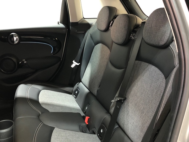 fotoG 8 del MINI MINI 5 Puertas Cooper 100 kW (136 CV) 136cv Gasolina del 2024 en Madrid