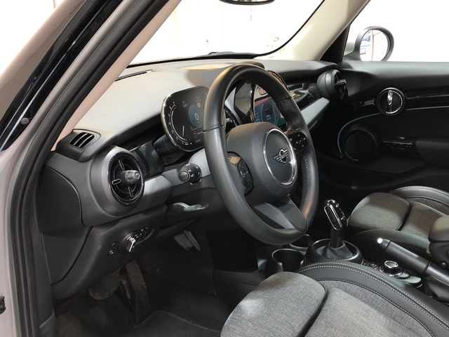 fotoG 10 del MINI MINI 5 Puertas Cooper 100 kW (136 CV) 136cv Gasolina del 2024 en Madrid