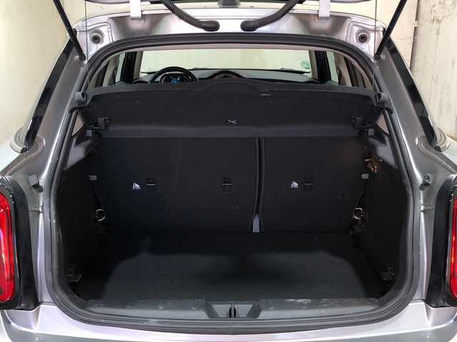 fotoG 12 del MINI MINI 5 Puertas Cooper 100 kW (136 CV) 136cv Gasolina del 2024 en Madrid