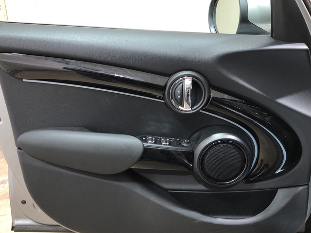 fotoG 14 del MINI MINI 5 Puertas Cooper 100 kW (136 CV) 136cv Gasolina del 2024 en Madrid