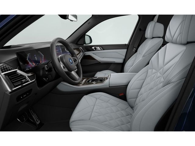 BMW X5 xDrive50e color Azul. Año 2024. 360KW(489CV). Híbrido Electro/Gasolina. En concesionario Movilnorte Las Rozas de Madrid