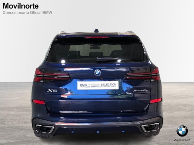 BMW X5 xDrive50e color Azul. Año 2024. 360KW(489CV). Híbrido Electro/Gasolina. En concesionario Movilnorte Las Rozas de Madrid