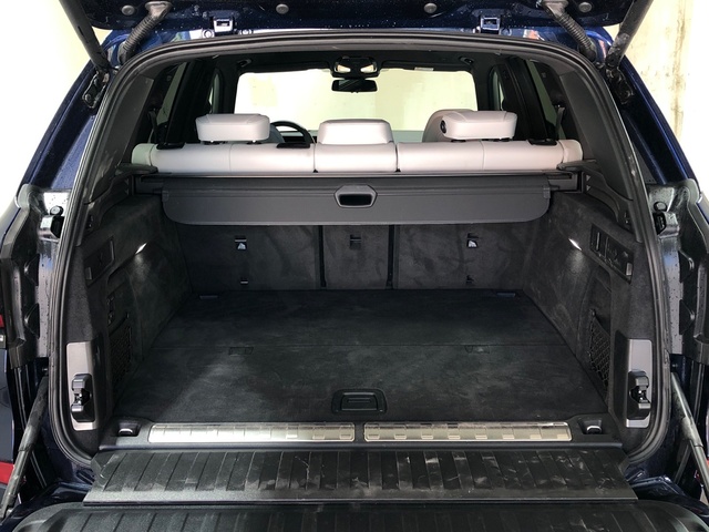 BMW X5 xDrive50e color Azul. Año 2024. 360KW(489CV). Híbrido Electro/Gasolina. En concesionario Movilnorte Las Rozas de Madrid