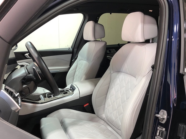 BMW X5 xDrive50e color Azul. Año 2024. 360KW(489CV). Híbrido Electro/Gasolina. En concesionario Movilnorte Las Rozas de Madrid