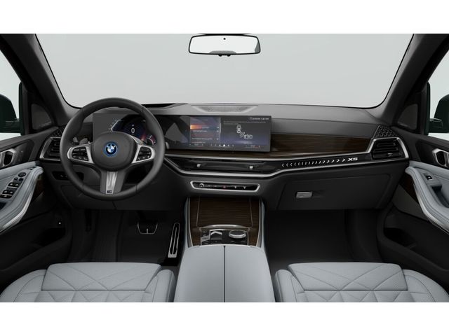 BMW X5 xDrive50e color Azul. Año 2024. 360KW(489CV). Híbrido Electro/Gasolina. En concesionario Movilnorte El Carralero de Madrid