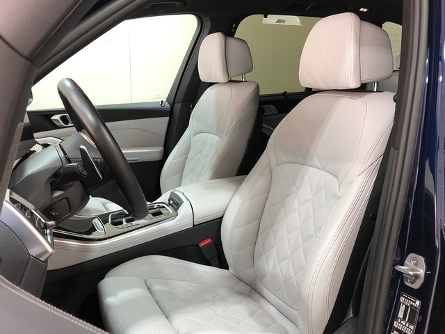 BMW X5 xDrive50e color Azul. Año 2024. 360KW(489CV). Híbrido Electro/Gasolina. En concesionario Movilnorte El Carralero de Madrid