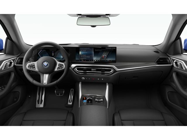 BMW i4 eDrive40 color Azul. Año 2024. 250KW(340CV). Eléctrico. En concesionario Motri Motor Jaén de Jaén