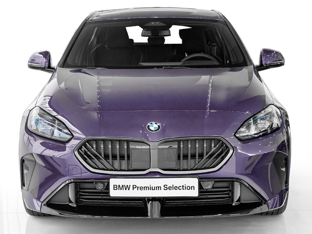 BMW Serie 1 118d color Rojo. Año 2025. 110KW(150CV). Diésel. En concesionario Caetano Cuzco, Salvatierra de Madrid