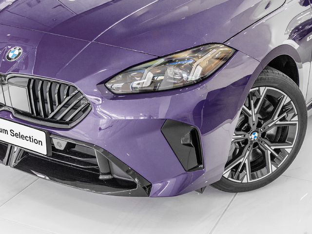 BMW Serie 1 118d color Rojo. Año 2025. 110KW(150CV). Diésel. En concesionario Caetano Cuzco, Salvatierra de Madrid