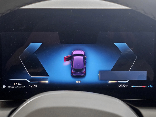 BMW Serie 1 118d color Rojo. Año 2025. 110KW(150CV). Diésel. En concesionario Caetano Cuzco, Salvatierra de Madrid