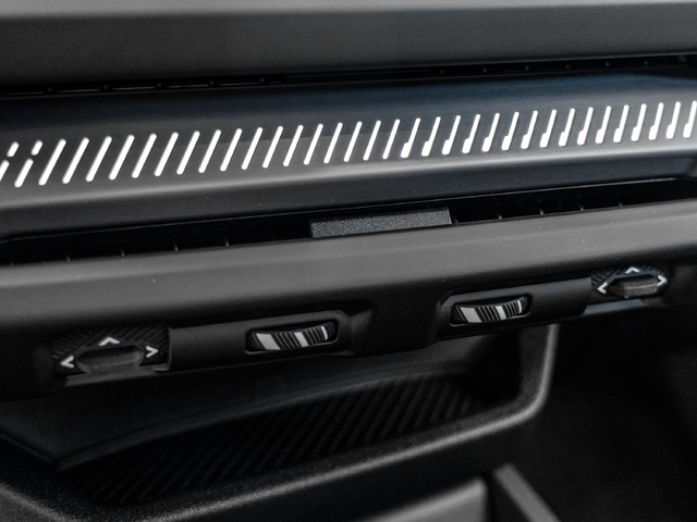 BMW Serie 1 118d color Rojo. Año 2025. 110KW(150CV). Diésel. En concesionario Caetano Cuzco, Salvatierra de Madrid