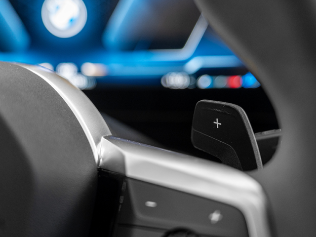 BMW Serie 1 118d color Rojo. Año 2025. 110KW(150CV). Diésel. En concesionario Caetano Cuzco, Salvatierra de Madrid