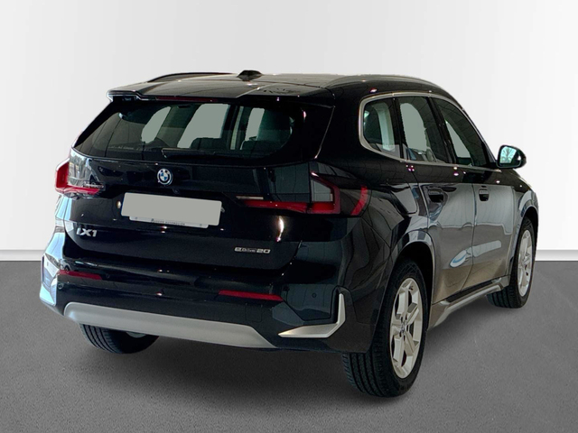 BMW iX1 eDrive20 color Negro. Año 2025. 150KW(204CV). Eléctrico. En concesionario BMW Marcos Automoción de Valencia