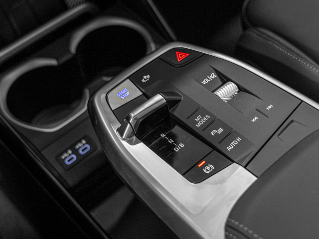 BMW X1 sDrive20d color Gris. Año 2024. 120KW(163CV). Diésel. En concesionario Caetano Cuzco, Alcalá de Madrid