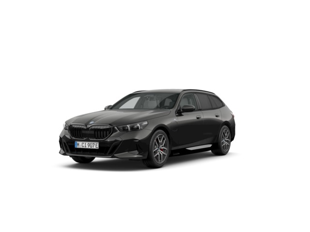BMW Serie 5 550e Touring color Gris. Año 2025. 360KW(489CV). Híbrido Electro/Gasolina. En concesionario Movilnorte El Plantio de Madrid