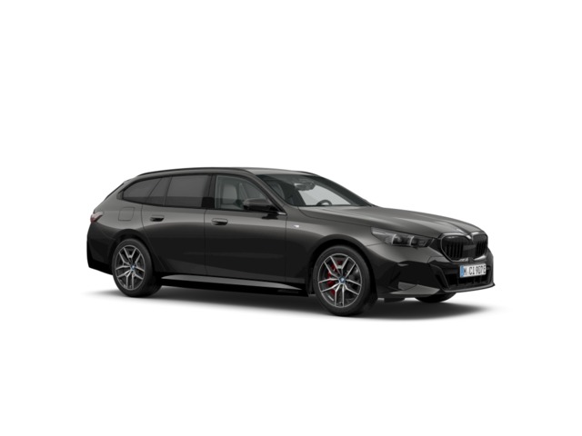 BMW Serie 5 550e Touring color Gris. Año 2025. 360KW(489CV). Híbrido Electro/Gasolina. En concesionario Movilnorte El Plantio de Madrid