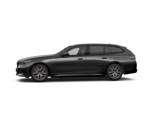BMW Serie 5 550e Touring color Gris. Año 2025. 360KW(489CV). Híbrido Electro/Gasolina. En concesionario Movilnorte El Plantio de Madrid