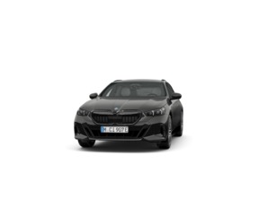 Fotos de BMW Serie 5 550e Touring color Gris. Año 2025. 360KW(489CV). Híbrido Electro/Gasolina. En concesionario Movilnorte El Plantio de Madrid