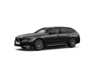 Fotos de BMW Serie 5 550e Touring color Gris. Año 2025. 360KW(489CV). Híbrido Electro/Gasolina. En concesionario Movilnorte El Plantio de Madrid