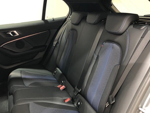 BMW Serie 1 M135i color Gris. Año 2022. 225KW(306CV). Gasolina. En concesionario Movilnorte El Plantio de Madrid