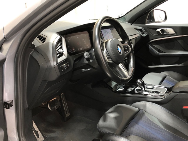 BMW Serie 1 M135i color Gris. Año 2022. 225KW(306CV). Gasolina. En concesionario Movilnorte El Plantio de Madrid