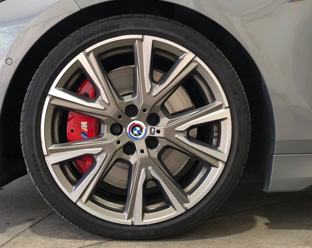 BMW Serie 1 M135i color Gris. Año 2022. 225KW(306CV). Gasolina. En concesionario Movilnorte El Plantio de Madrid