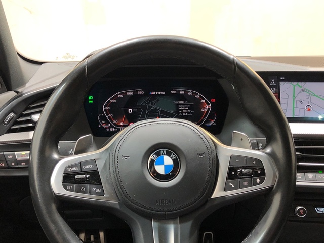 BMW Serie 1 M135i color Gris. Año 2022. 225KW(306CV). Gasolina. En concesionario Movilnorte El Plantio de Madrid