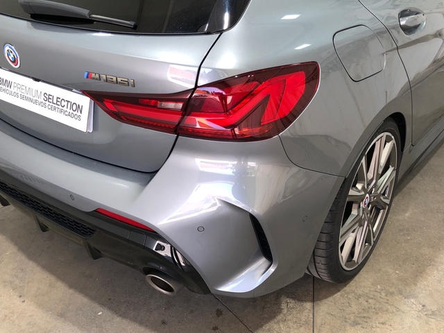 BMW Serie 1 M135i color Gris. Año 2022. 225KW(306CV). Gasolina. En concesionario Movilnorte El Plantio de Madrid
