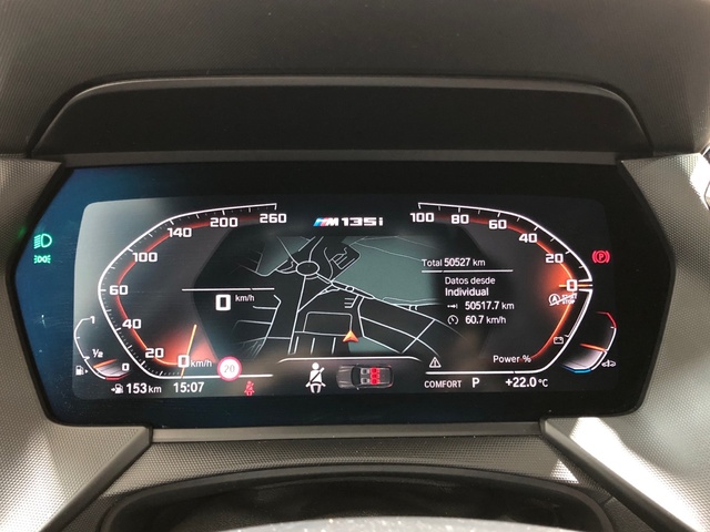 BMW Serie 1 M135i color Gris. Año 2022. 225KW(306CV). Gasolina. En concesionario Movilnorte El Plantio de Madrid