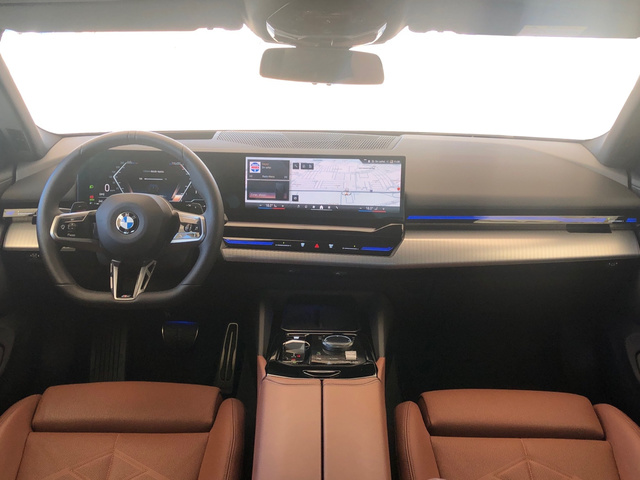 BMW Serie 5 520d color Gris. Año 2025. 145KW(197CV). Diésel. En concesionario Vehinter Getafe de Madrid