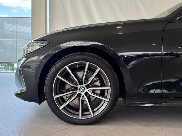 BMW Serie 3 320d Touring color Negro. Año 2024. 140KW(190CV). Híbrido Electro/Diesel. En concesionario Motor Gorbea de Álava