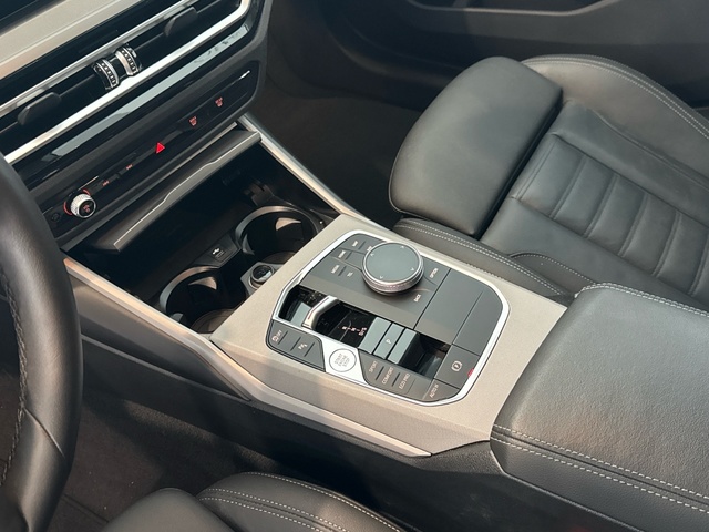 BMW Serie 3 320d Touring color Negro. Año 2024. 140KW(190CV). Híbrido Electro/Diesel. En concesionario Motor Gorbea de Álava