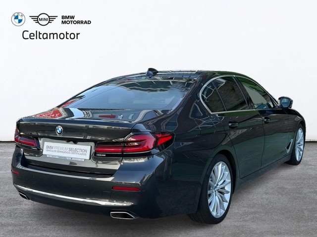 BMW Serie 5 520d color Gris. Año 2022. 140KW(190CV). Diésel. En concesionario Celtamotor Vigo de Pontevedra