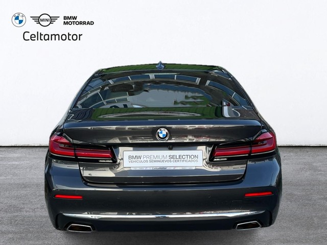 BMW Serie 5 520d color Gris. Año 2022. 140KW(190CV). Diésel. En concesionario Celtamotor Vigo de Pontevedra