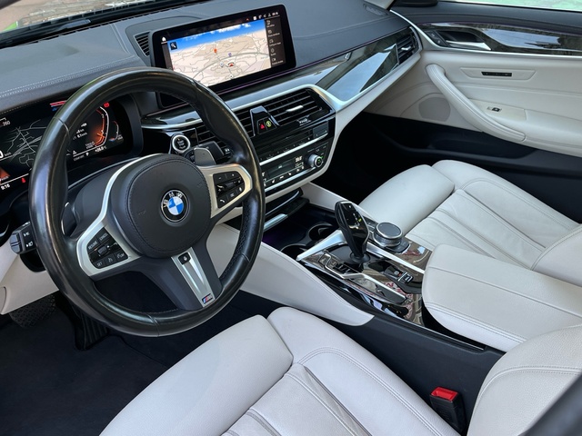 BMW Serie 5 520d color Gris. Año 2022. 140KW(190CV). Diésel. En concesionario Celtamotor Vigo de Pontevedra