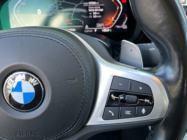 BMW Serie 5 520d color Gris. Año 2022. 140KW(190CV). Diésel. En concesionario Celtamotor Vigo de Pontevedra