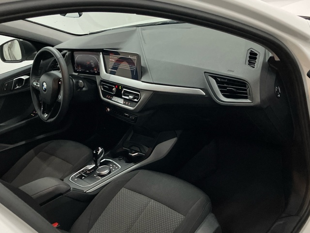 BMW Serie 1 118d color Blanco. Año 2024. 110KW(150CV). Diésel. En concesionario Proa Premium Palma de Illes Balears