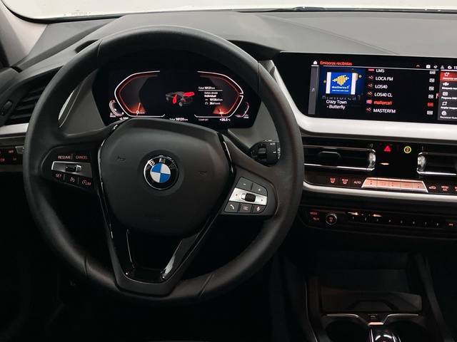 BMW Serie 1 118d color Blanco. Año 2024. 110KW(150CV). Diésel. En concesionario Proa Premium Palma de Illes Balears
