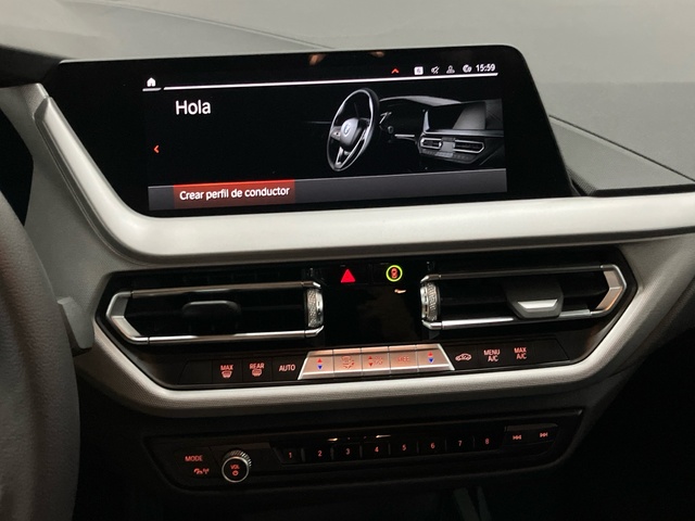 BMW Serie 1 118d color Blanco. Año 2024. 110KW(150CV). Diésel. En concesionario Proa Premium Palma de Illes Balears